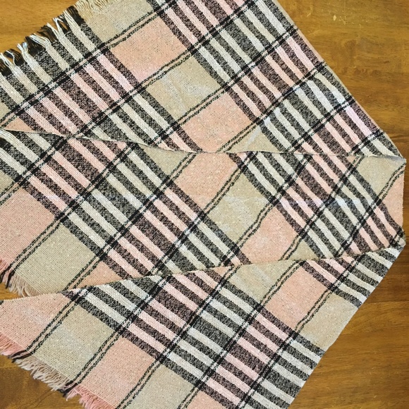 NWT Plaid Blanket Scarf Wrap - Picture 2 of 5